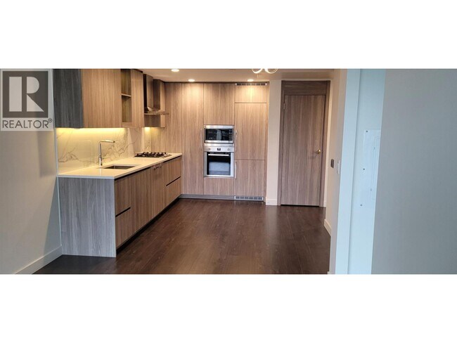 4880 Lougheed Hwy. in Burnaby, BC - Building Photo - Building Photo