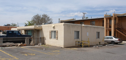 243-247 Rhode Island NE in Albuquerque, NM - Building Photo - Building Photo