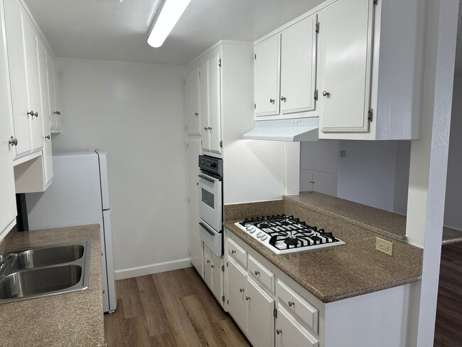 1718 S Barrington Ave, Unit 7 in Los Angeles, CA - Foto de edificio - Building Photo