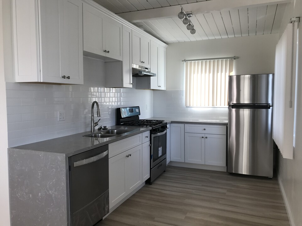 1813 11th St, Unit 3 in Manhattan Beach, CA - Building Photo