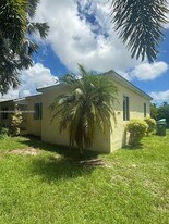 1015 NE 112th St in Biscayne Park, FL - Building Photo