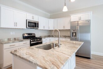 17 Edgewater Cir in Berlin, CT - Building Photo - Building Photo