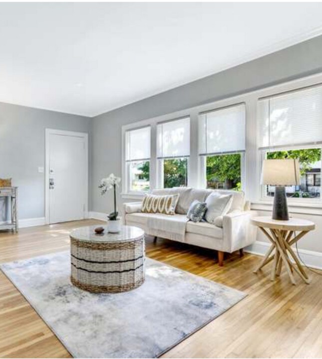 1215 N Penn Ave-Unit -2 in Minneapolis, MN - Building Photo