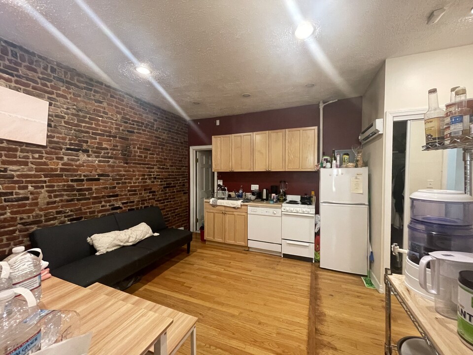 38 Anderson St, Unit 1 in Boston, MA - Building Photo