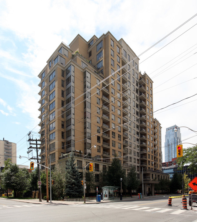 Eglinton Place in Toronto, ON - Building Photo - Building Photo