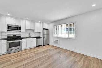 1240 W 29th St, Unit 16 in Los Angeles, CA - Building Photo - Building Photo