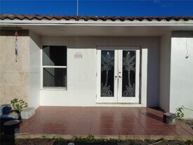 32970 SW 210th Ave in Homestead, FL - Building Photo