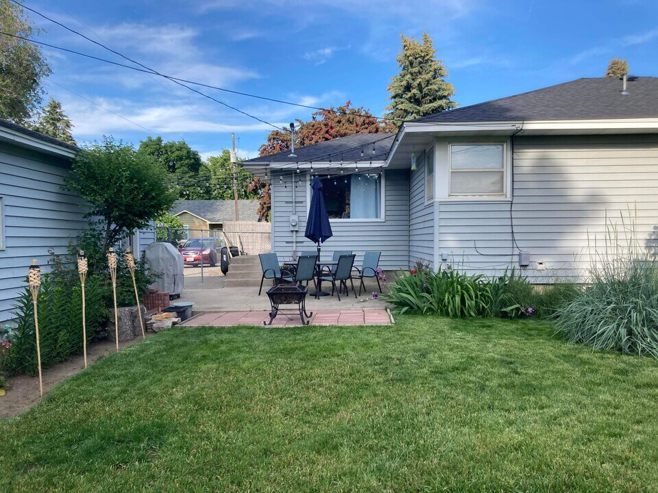2420 S Myrtle St in Spokane, WA - Building Photo