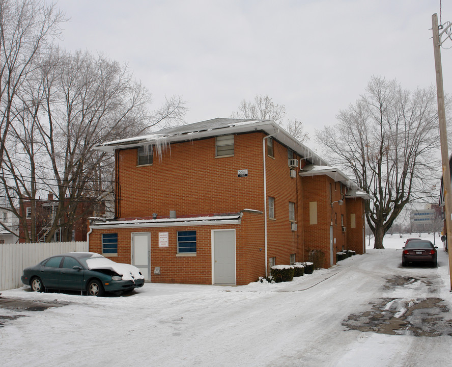 2031-2033 W Broad St in Columbus, OH - Building Photo