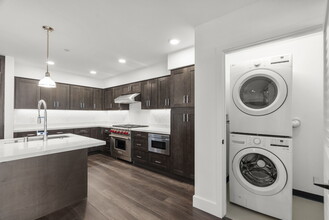 800 Santa Barbara in Santa Barbara, CA - Foto de edificio - Building Photo