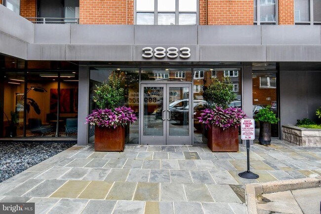 3883 Connecticut Ave NW in Washington, DC - Building Photo - Building Photo