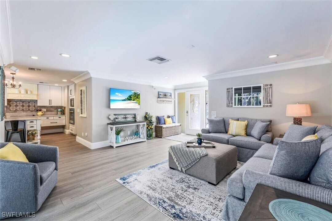 723 Willowhead Dr in Naples, FL - Building Photo