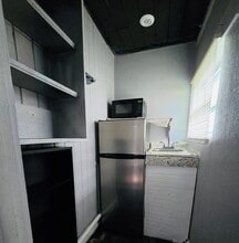 8010 SE US Hwy 301 in Hawthorne, FL - Foto de edificio - Building Photo