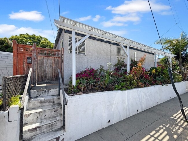 property at 3717-19 Crane Pl