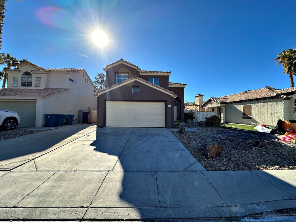 1645 Autumn Rust Dr in Las Vegas, NV - Building Photo