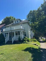 2261 Maplewood Rd in Cleveland Heights, OH - Building Photo