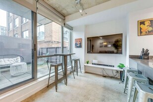 25 Gore Vale Ave, Unit SI ID1054296P in Toronto, ON - Building Photo