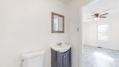 3234 W Jefferson St in Louisville, KY - Building Photo - Building Photo