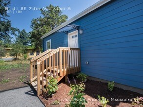 8141 SE 74th Ave-Unit -Unit B in Portland, OR - Building Photo - Building Photo