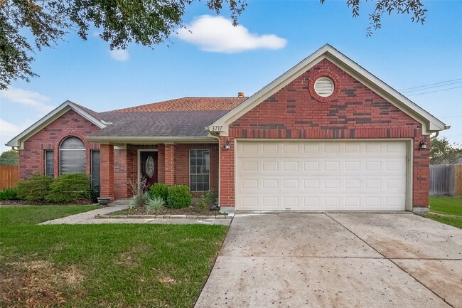 3717 E Pin Oak Dr