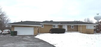 14621 S Bell Rd in Lockport, IL - Building Photo