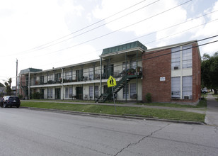 Fiesta Plaza Apartments in Houston, TX - Foto de edificio - Building Photo