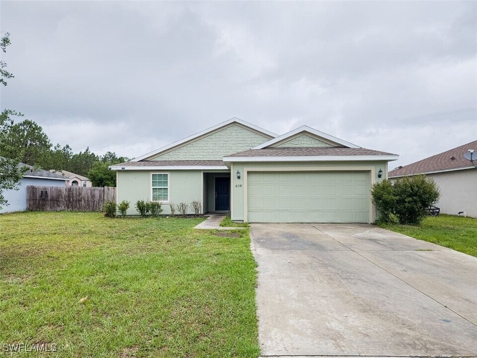 608 Islamorada Dr N in Macclenny, FL - Building Photo