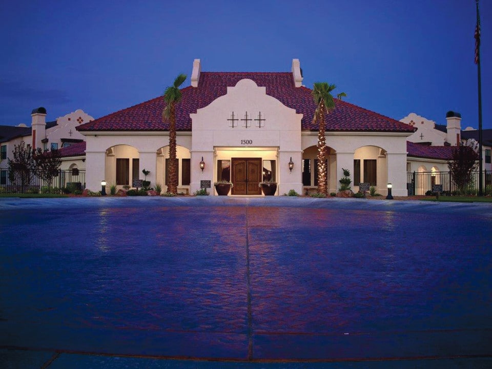 Las Mansiones in El Paso, TX - Building Photo