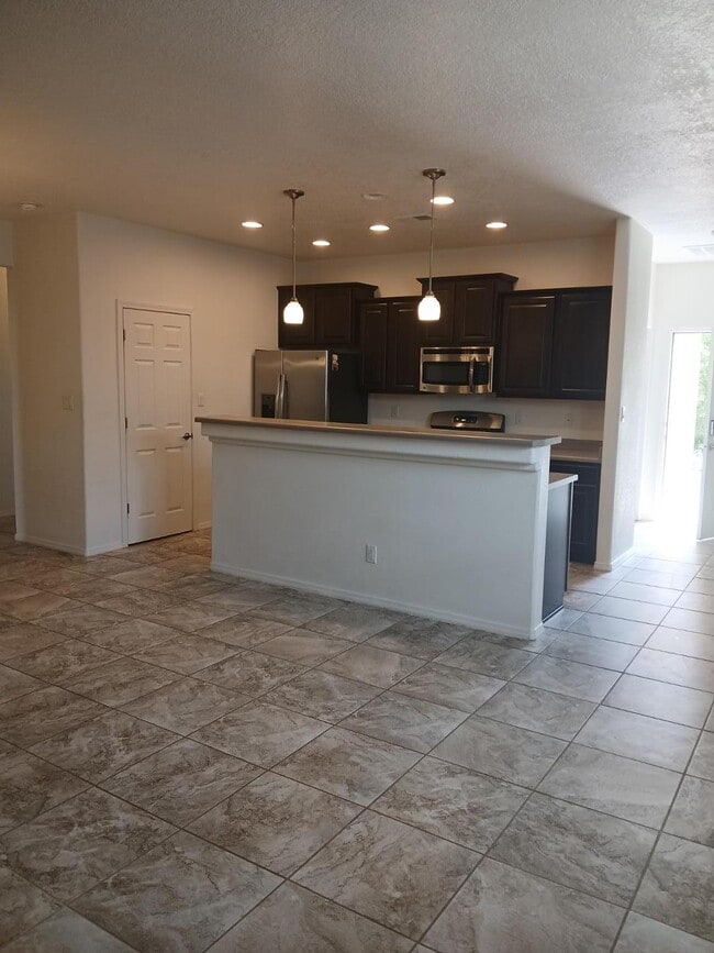 1921 Camino Rincon in Los Lunas, NM - Building Photo - Building Photo