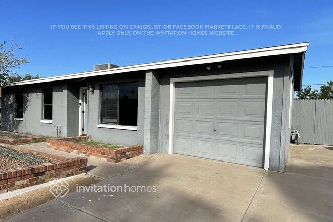 2128 W Hartford Ave in Phoenix, AZ - Foto de edificio - Building Photo