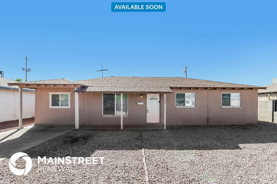 5025 W MacKenzie Dr in Phoenix, AZ - Building Photo