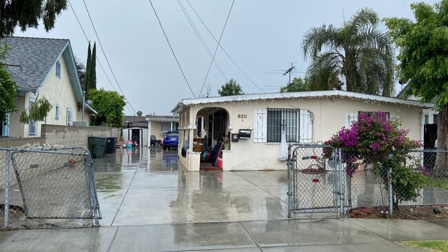 property at 620 E Saxon Ave
