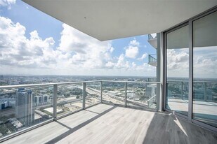 851 NE 1st Ave, Unit 3908 in Miami, FL - Building Photo