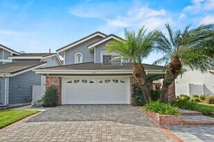 2151 Camino Laurel in San Clemente, CA - Building Photo