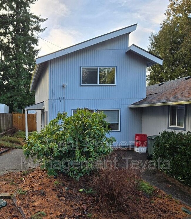 2475 Yew Street Rd in Bellingham, WA - Building Photo - Building Photo