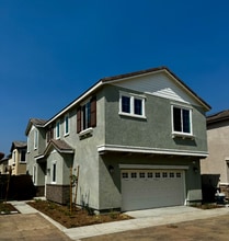 16185 Lozano St in Fontana, CA - Building Photo - Building Photo