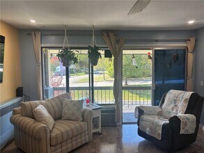 400 Narragansett Pkwy in Warwick, RI - Building Photo - Building Photo