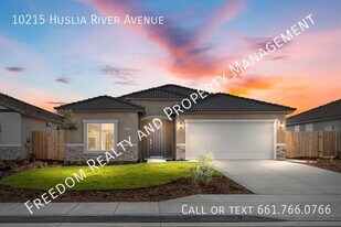 10215 Huslia River Ave in Bakersfield, CA - Building Photo