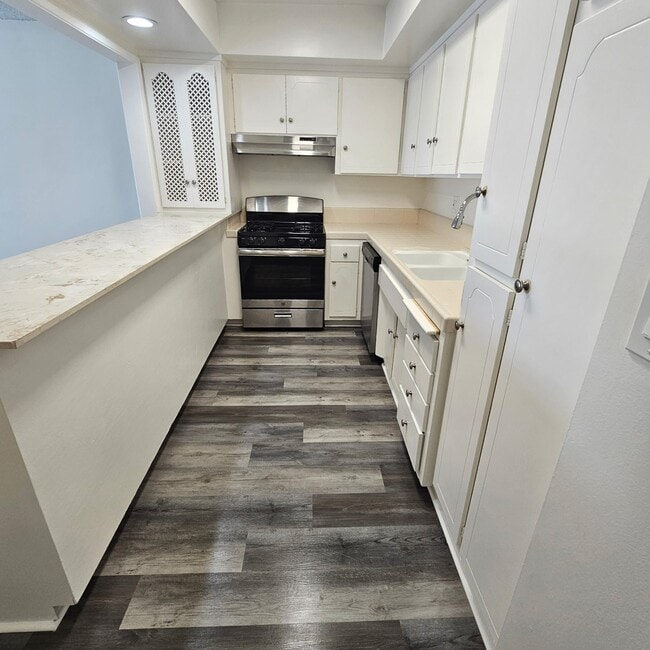 10527 Palms Blvd, Unit 304 in Los Angeles, CA - Foto de edificio - Building Photo