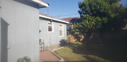 9412 Beverly St in Bellflower, CA - Building Photo - Building Photo