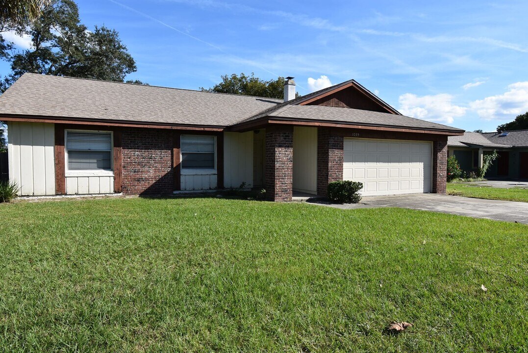 1039 Branchwood Dr in Apopka, FL - Building Photo