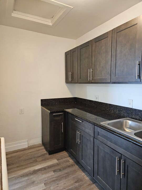 830 E 20th St in Long Beach, CA - Building Photo