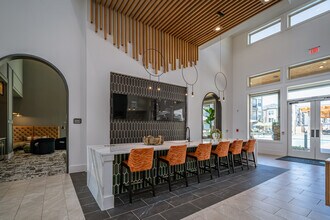 Lenox Grand West in Katy, TX - Foto de edificio - Interior Photo