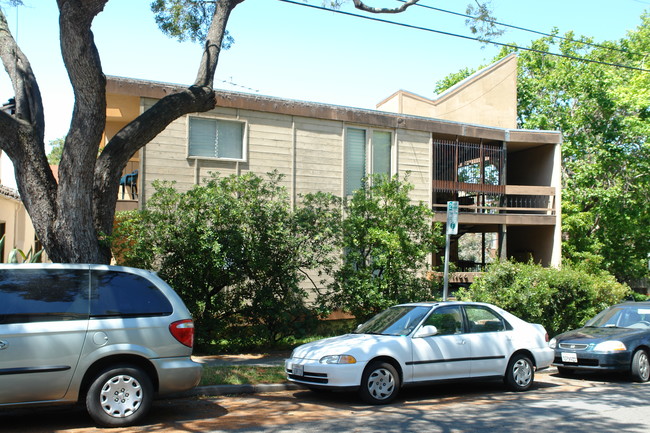 1700 Spruce St in Berkeley, CA - Foto de edificio - Building Photo