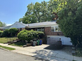 21716 Stewart Rd in Oakland Gardens, NY - Building Photo
