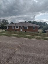 403 Grove St in Eau Claire, WI - Building Photo - Building Photo