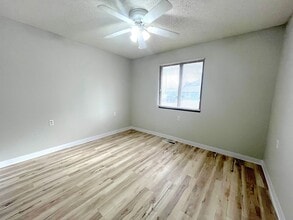 Prairie Village Apartments in Pella, IA - Building Photo - Building Photo