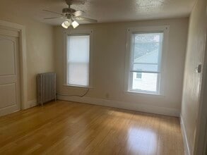 66 Cisco St, Unit 2 in Southbridge, MA - Foto de edificio - Building Photo