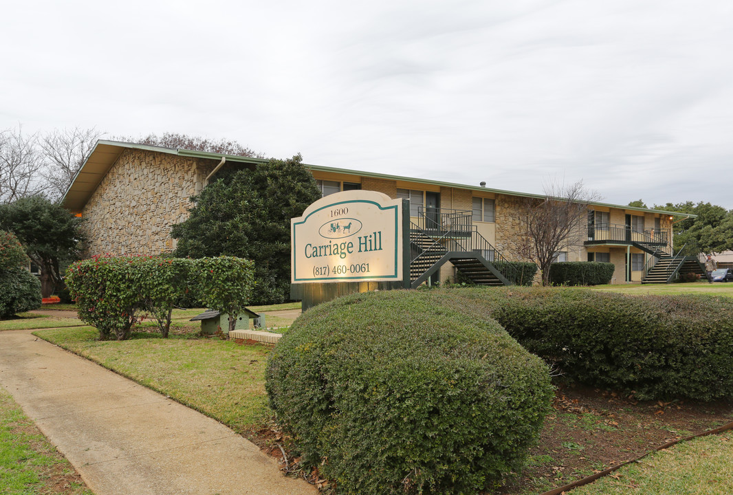 Carriage Hill in Arlington, TX - Building Photo