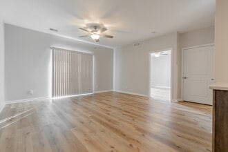 Hurstbourne Pointe in Louisville, KY - Foto de edificio - Interior Photo